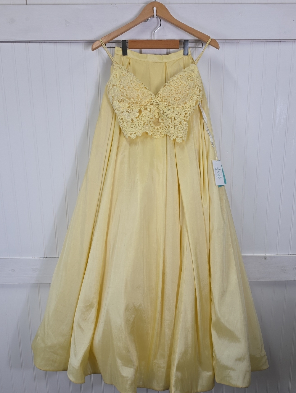 Sherri Hill NWT Yellow Two Piece Lace Bodice A-Line Maxi Skirt Size 00 #52604